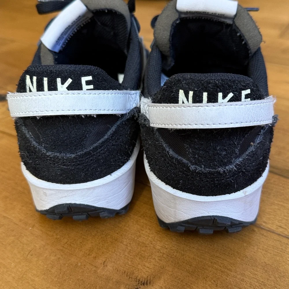 WOMEN'S NIKE WAFFLE DEBUT SNEAKERS- 9 - Picture 4 of 8